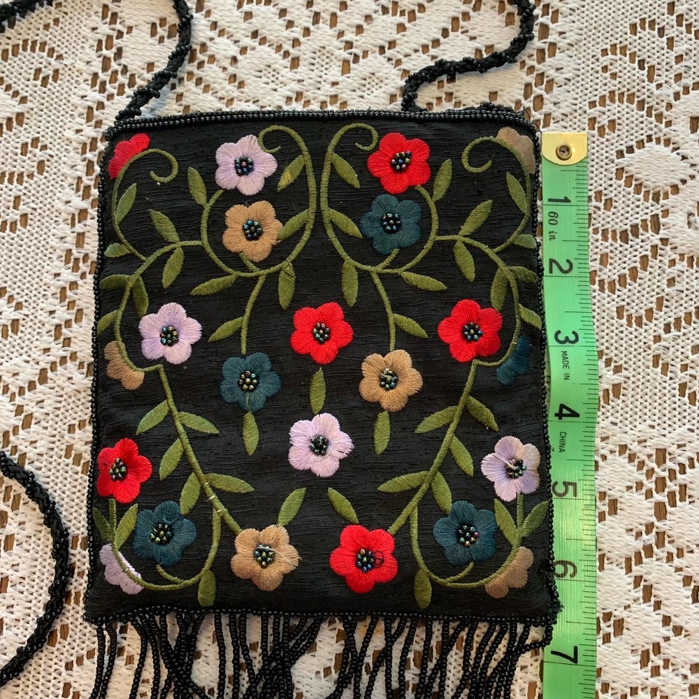 La Regale‎ Beaded Purse